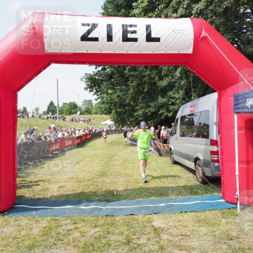 21.06.2025 - 27. Vierlanden-Triathlon MichiJ http://msf.ph/oto/8016503 15.06.2026 11:32:48 Ziel 391, 480, 487, 614 meine-sportfotos.de