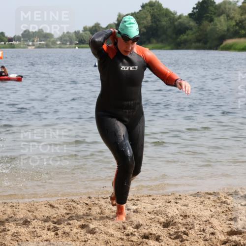 15.06.2025 - 27. Vierlanden-Triathlon Lena Gebhardt http://msf.ph/oto/8016506 15.06.2025 10:15:31 Schwimmen 508, 509, 511, 542, 554, 579, 613, 620, 631 meine-sportfotos.de