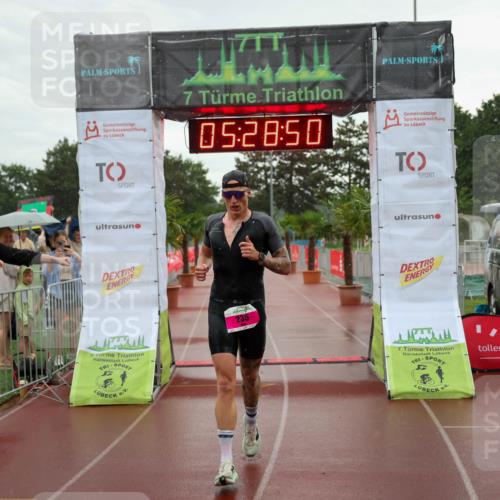 15.06.2025 - 7 Türme Triathlon Michael Strokosch http://msf.ph/oto/8016507 15.06.2025 15:28:49 Ziel  meine-sportfotos.de