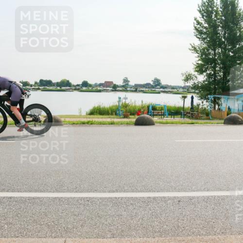 15.06.2025 - 27. Vierlanden-Triathlon H.Heesch http://msf.ph/oto/8016515 15.06.2025 09:14:55 Radfahren 73, 216, 231 meine-sportfotos.de