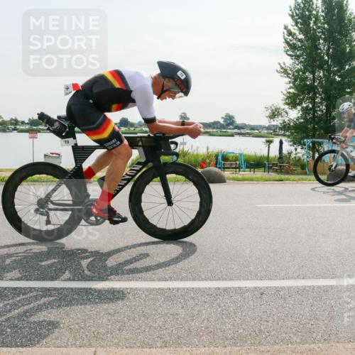 15.06.2025 - 27. Vierlanden-Triathlon H.Heesch http://msf.ph/oto/8016528 15.06.2025 09:14:57 Radfahren 73, 212, 216, 231 meine-sportfotos.de