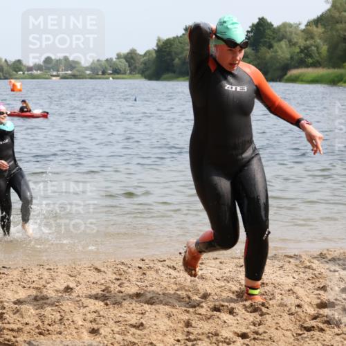 15.06.2025 - 27. Vierlanden-Triathlon Lena Gebhardt http://msf.ph/oto/8016531 15.06.2025 10:15:31 Schwimmen 508, 509, 511, 542, 554, 579, 613, 620, 631 meine-sportfotos.de