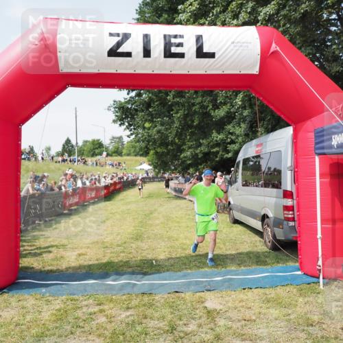 21.06.2025 - 27. Vierlanden-Triathlon MichiJ http://msf.ph/oto/8016532 15.06.2026 11:32:49 Ziel 391, 480, 487 meine-sportfotos.de