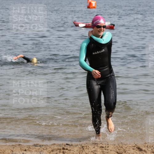 15.06.2025 - 27. Vierlanden-Triathlon Lena Gebhardt http://msf.ph/oto/8016549 15.06.2025 10:15:32 Schwimmen 508, 509, 511, 542, 554, 564, 613, 620, 631 meine-sportfotos.de