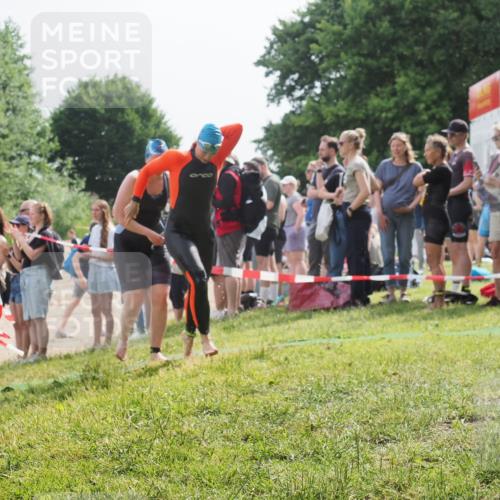 15.06.2025 - 27. Vierlanden-Triathlon KatJ http://msf.ph/oto/8016552 15.06.2025 10:16:01 Schwimmen 505, 547, 577, 606, 612, 630 meine-sportfotos.de