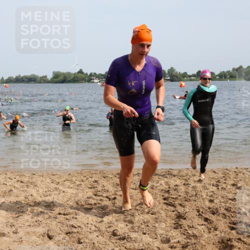 15.06.2025 - 27. Vierlanden-Triathlon Lena Gebhardt http://msf.ph/oto/8016580 15.06.2025 10:15:33 Schwimmen 483, 508, 509, 511, 554, 564, 620, 631 meine-sportfotos.de