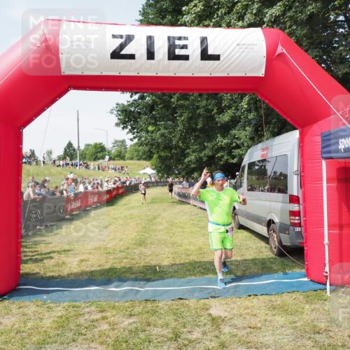 21.06.2025 - 27. Vierlanden-Triathlon MichiJ http://msf.ph/oto/8016583 15.06.2026 11:32:49 Ziel 391, 480, 487 meine-sportfotos.de
