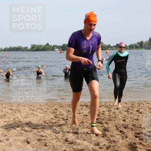 15.06.2025 - 27. Vierlanden-Triathlon Lena Gebhardt http://msf.ph/oto/8016601 15.06.2025 10:15:33 Schwimmen 483, 508, 509, 511, 554, 564, 620, 631 meine-sportfotos.de