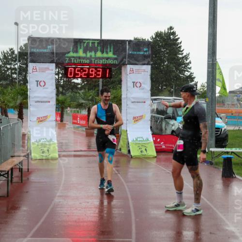 15.06.2025 - 7 Türme Triathlon Michael Strokosch http://msf.ph/oto/8016603 15.06.2025 15:29:30 Ziel 278 meine-sportfotos.de