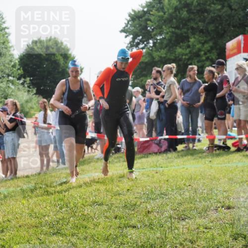 15.06.2025 - 27. Vierlanden-Triathlon KatJ http://msf.ph/oto/8016608 15.06.2025 10:16:02 Schwimmen 505, 547, 606, 612, 630 meine-sportfotos.de