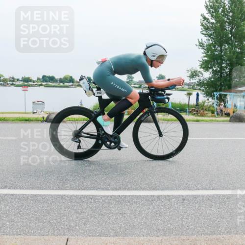 15.06.2025 - 27. Vierlanden-Triathlon H.Heesch http://msf.ph/oto/8016624 15.06.2025 11:13:31 Radfahren 132, 202, 837 meine-sportfotos.de