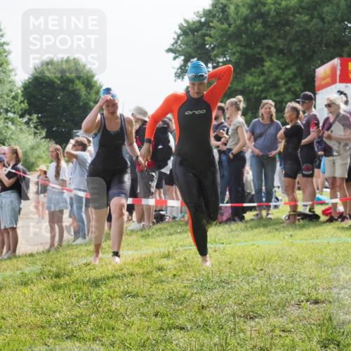 15.06.2025 - 27. Vierlanden-Triathlon KatJ http://msf.ph/oto/8016629 15.06.2025 10:16:02 Schwimmen 505, 547, 606, 612, 630 meine-sportfotos.de
