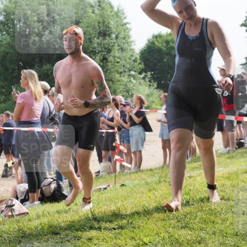15.06.2025 - 27. Vierlanden-Triathlon KatJ http://msf.ph/oto/8016665 15.06.2025 10:16:04 Schwimmen 445, 505, 547, 606, 612 meine-sportfotos.de