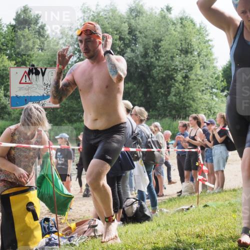 15.06.2025 - 27. Vierlanden-Triathlon KatJ http://msf.ph/oto/8016684 15.06.2025 10:16:05 Schwimmen 445, 547, 606, 612 meine-sportfotos.de