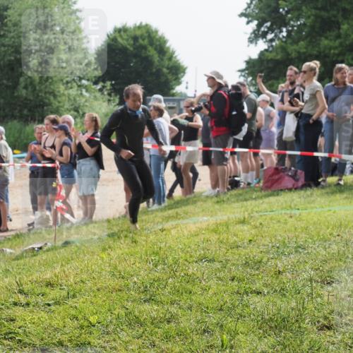 15.06.2025 - 27. Vierlanden-Triathlon KatJ http://msf.ph/oto/8016694 15.06.2025 10:16:09 Schwimmen 445, 547, 606, 612 meine-sportfotos.de