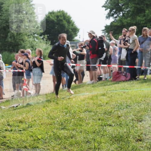 15.06.2025 - 27. Vierlanden-Triathlon KatJ http://msf.ph/oto/8016697 15.06.2025 10:16:10 Schwimmen 445, 547, 606, 612 meine-sportfotos.de