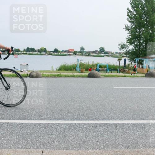 21.06.2025 - 27. Vierlanden-Triathlon H.Heesch http://msf.ph/oto/8016706 15.06.2025 11:57:19 Radfahren 653 meine-sportfotos.de