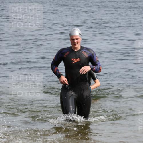 15.06.2025 - 27. Vierlanden-Triathlon Lena Gebhardt http://msf.ph/oto/8016738 15.06.2025 10:15:37 Schwimmen 483, 508, 509, 511, 554, 564, 590, 620 meine-sportfotos.de