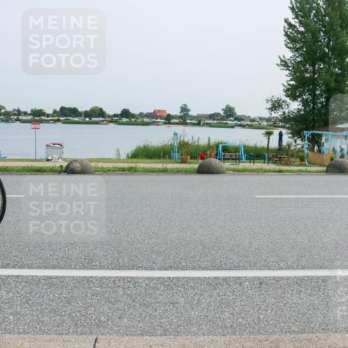 21.06.2025 - 27. Vierlanden-Triathlon H.Heesch http://msf.ph/oto/8016753 15.06.2025 11:57:29 Radfahren 673, 693, 911, 964 meine-sportfotos.de
