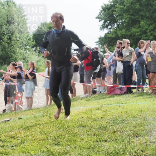 15.06.2025 - 27. Vierlanden-Triathlon KatJ http://msf.ph/oto/8016758 15.06.2025 10:16:11 Schwimmen 445, 547, 606, 612 meine-sportfotos.de