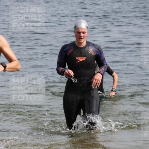 15.06.2025 - 27. Vierlanden-Triathlon Lena Gebhardt http://msf.ph/oto/8016759 15.06.2025 10:15:38 Schwimmen 483, 508, 509, 511, 564, 577, 590, 620 meine-sportfotos.de