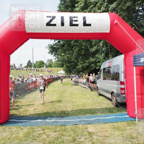 21.06.2025 - 27. Vierlanden-Triathlon MichiJ http://msf.ph/oto/8016777 15.06.2026 11:32:55 Ziel 187, 391 meine-sportfotos.de