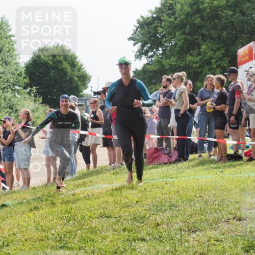 15.06.2025 - 27. Vierlanden-Triathlon KatJ http://msf.ph/oto/8016798 15.06.2025 10:16:19 Schwimmen 445, 477, 489, 494, 523, 611 meine-sportfotos.de