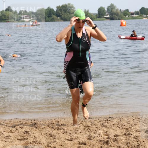 15.06.2025 - 27. Vierlanden-Triathlon Lena Gebhardt http://msf.ph/oto/8016801 15.06.2025 10:15:39 Schwimmen 483, 508, 509, 511, 564, 577, 590, 620, 630 meine-sportfotos.de