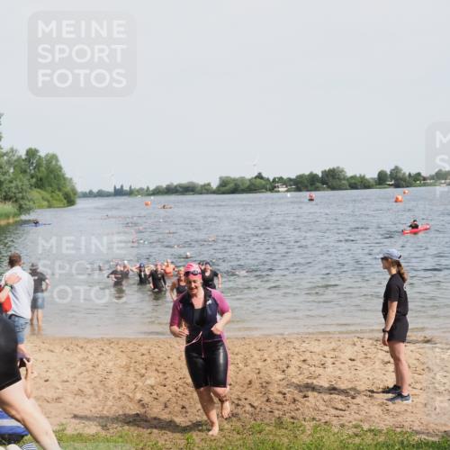21.06.2025 - 27. Vierlanden-Triathlon MichiJ http://msf.ph/oto/8016804 15.06.2026 10:17:18 Schwimmen 529, 556, 575, 581, 584 meine-sportfotos.de