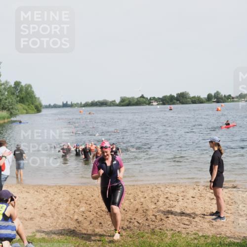 21.06.2025 - 27. Vierlanden-Triathlon MichiJ http://msf.ph/oto/8016806 15.06.2026 10:17:18 Schwimmen 529, 556, 575, 581, 584 meine-sportfotos.de
