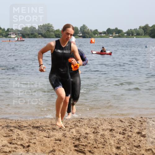 15.06.2025 - 27. Vierlanden-Triathlon Lena Gebhardt http://msf.ph/oto/8016878 15.06.2025 10:15:41 Schwimmen 483, 505, 508, 509, 511, 564, 577, 590, 620, 630 meine-sportfotos.de