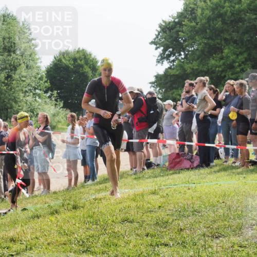 15.06.2025 - 27. Vierlanden-Triathlon KatJ http://msf.ph/oto/8016894 15.06.2025 10:16:23 Schwimmen 477, 489, 494, 523, 526, 611, 634 meine-sportfotos.de