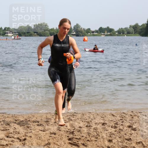 15.06.2025 - 27. Vierlanden-Triathlon Lena Gebhardt http://msf.ph/oto/8016895 15.06.2025 10:15:41 Schwimmen 483, 505, 508, 509, 511, 564, 577, 590, 620, 630 meine-sportfotos.de