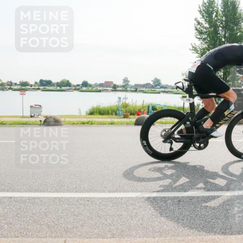 15.06.2025 - 27. Vierlanden-Triathlon H.Heesch http://msf.ph/oto/8016944 15.06.2025 09:17:26 Radfahren 129, 176 meine-sportfotos.de