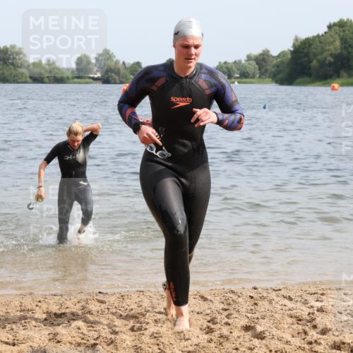 15.06.2025 - 27. Vierlanden-Triathlon Lena Gebhardt http://msf.ph/oto/8016947 15.06.2025 10:15:43 Schwimmen 483, 505, 509, 511, 564, 577, 590, 630 meine-sportfotos.de