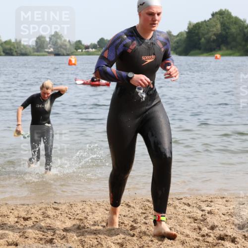 15.06.2025 - 27. Vierlanden-Triathlon Lena Gebhardt http://msf.ph/oto/8016958 15.06.2025 10:15:43 Schwimmen 483, 505, 509, 511, 564, 577, 590, 630 meine-sportfotos.de
