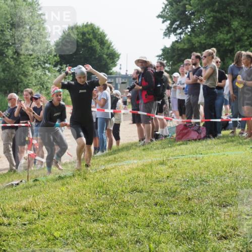 15.06.2025 - 27. Vierlanden-Triathlon KatJ http://msf.ph/oto/8016988 15.06.2025 10:16:30 Schwimmen 477, 487, 491, 494, 499, 523, 526, 549, 574, 614, 634 meine-sportfotos.de