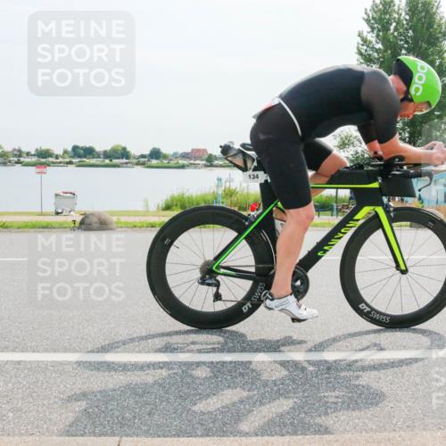 15.06.2025 - 27. Vierlanden-Triathlon H.Heesch http://msf.ph/oto/8017081 15.06.2025 09:59:24 Radfahren 134, 265, 288 meine-sportfotos.de