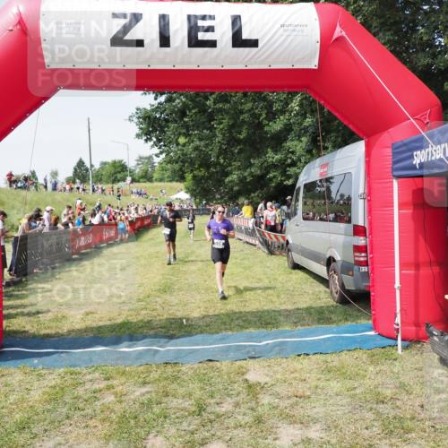 21.06.2025 - 27. Vierlanden-Triathlon MichiJ http://msf.ph/oto/8017102 15.06.2026 11:33:13 Ziel 317, 508 meine-sportfotos.de