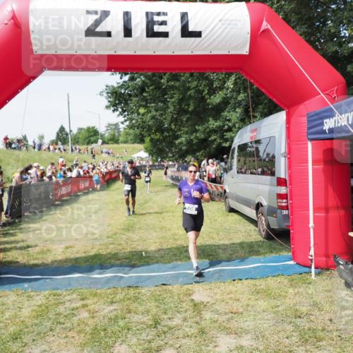21.06.2025 - 27. Vierlanden-Triathlon MichiJ http://msf.ph/oto/8017120 15.06.2026 11:33:14 Ziel 317, 508 meine-sportfotos.de