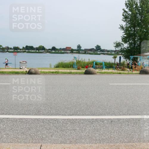21.06.2025 - 27. Vierlanden-Triathlon H.Heesch http://msf.ph/oto/8017133 15.06.2025 11:58:13 Radfahren 652, 671, 824 meine-sportfotos.de