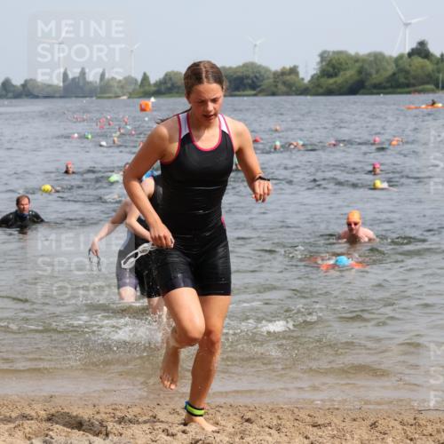 15.06.2025 - 27. Vierlanden-Triathlon Lena Gebhardt http://msf.ph/oto/8017137 15.06.2025 10:15:48 Schwimmen 483, 505, 509, 547, 564, 577, 590, 606, 630 meine-sportfotos.de
