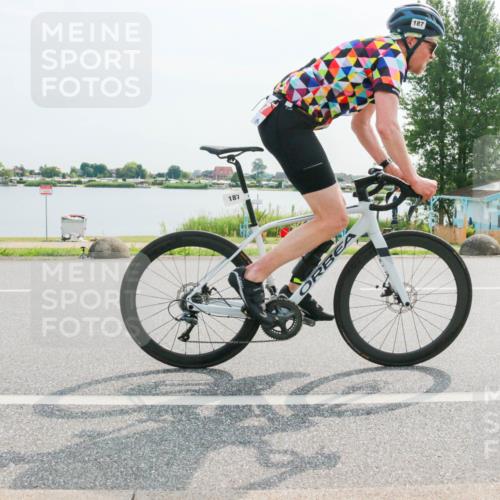 15.06.2025 - 27. Vierlanden-Triathlon H.Heesch http://msf.ph/oto/8017139 15.06.2025 10:00:10 Radfahren 187 meine-sportfotos.de