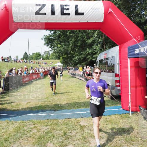 21.06.2025 - 27. Vierlanden-Triathlon MichiJ http://msf.ph/oto/8017147 15.06.2026 11:33:15 Ziel 317, 508, 606 meine-sportfotos.de