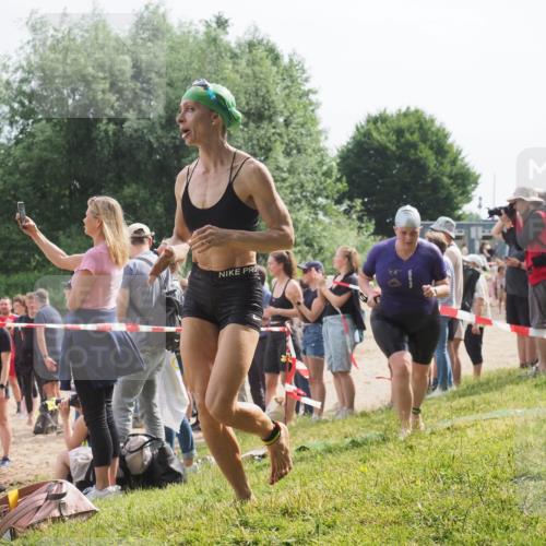 15.06.2025 - 27. Vierlanden-Triathlon KatJ http://msf.ph/oto/8017171 15.06.2025 10:16:36 Schwimmen 487, 491, 499, 526, 549, 574, 614, 634 meine-sportfotos.de