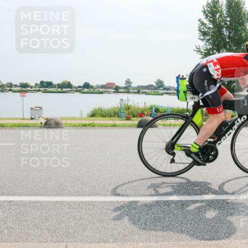 15.06.2025 - 27. Vierlanden-Triathlon H.Heesch http://msf.ph/oto/8017175 15.06.2025 10:00:36 Radfahren 65, 106, 127, 137, 160 meine-sportfotos.de