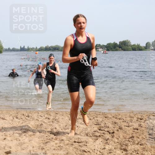 15.06.2025 - 27. Vierlanden-Triathlon Lena Gebhardt http://msf.ph/oto/8017183 15.06.2025 10:15:49 Schwimmen 483, 505, 509, 547, 564, 577, 590, 606, 612, 630 meine-sportfotos.de