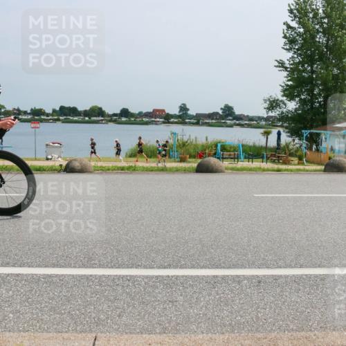 21.06.2025 - 27. Vierlanden-Triathlon H.Heesch http://msf.ph/oto/8017188 15.06.2025 11:58:17 Radfahren 652, 671, 772, 824 meine-sportfotos.de