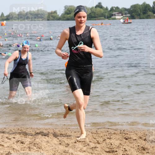15.06.2025 - 27. Vierlanden-Triathlon Lena Gebhardt http://msf.ph/oto/8017202 15.06.2025 10:15:50 Schwimmen 483, 505, 509, 547, 564, 577, 590, 606, 612, 630 meine-sportfotos.de