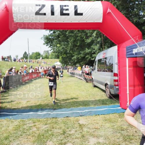 21.06.2025 - 27. Vierlanden-Triathlon MichiJ http://msf.ph/oto/8017204 15.06.2026 11:33:15 Ziel 317, 508, 606 meine-sportfotos.de